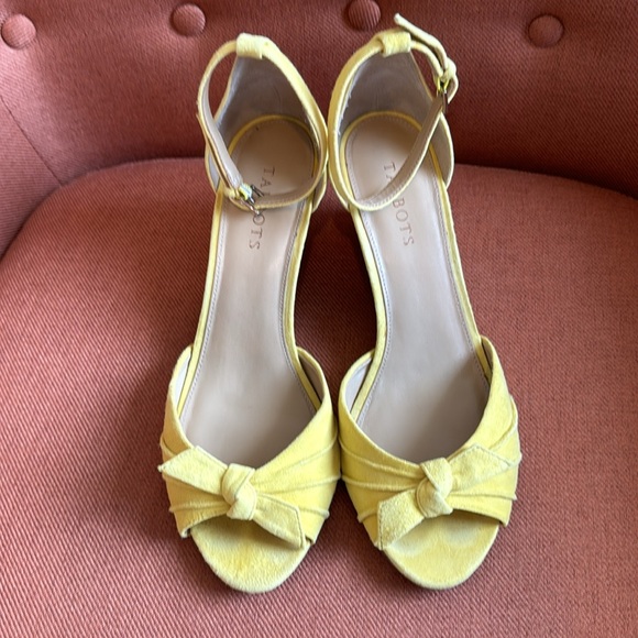 Talbots yellow suede wedge heel with ankle strap sandal, size 10 M - Picture 2 of 9